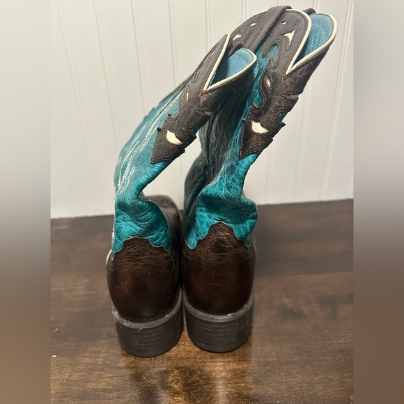 Ariat boots. Leather western boots. Ariat square toe boots. Size 9. Brown teal - Picture 3 of 8